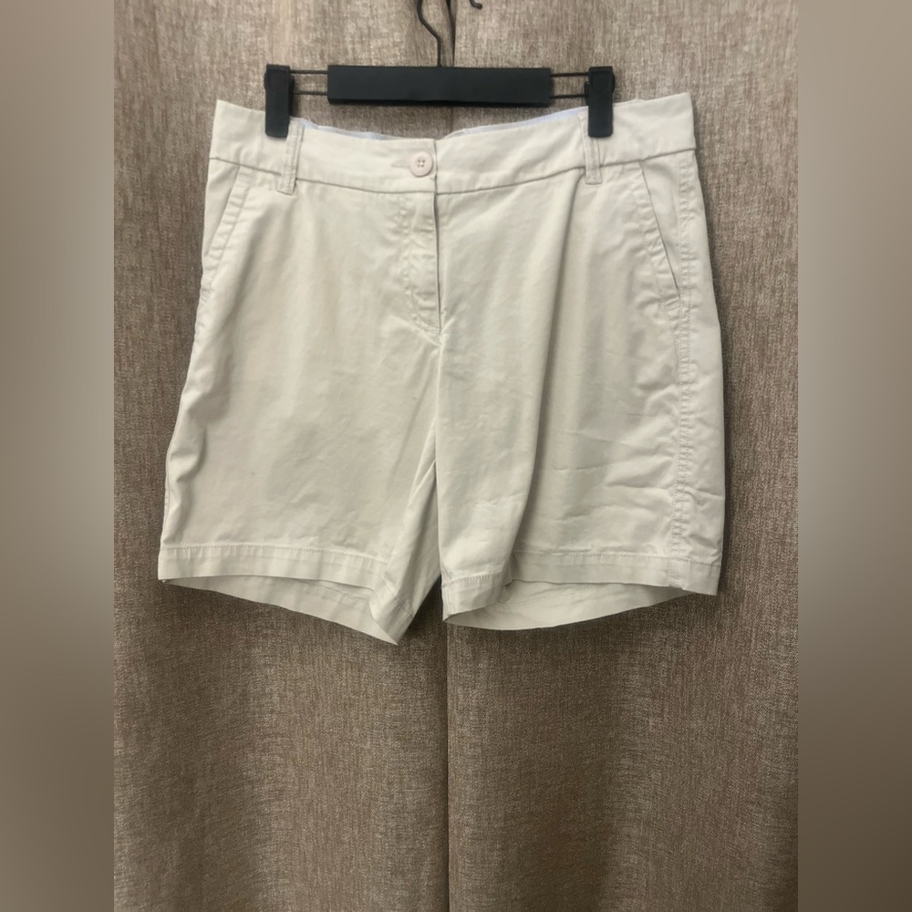 Crown & Ivy Women's Light Cream Shorts